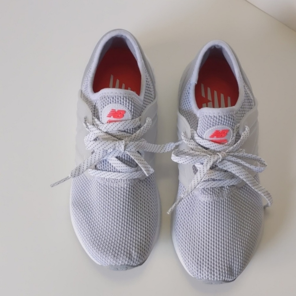 New Balance Roshe 8.5 Women's Shoes